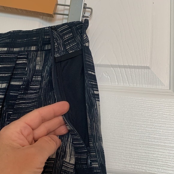 Ann Taylor LOFT Pleated Draped Skirt Women's
Size 8 Navy Black Grey Print Pretty - Picture 8 of 11